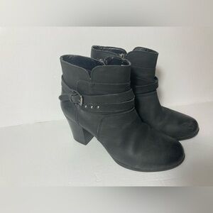 Rockport Adidas Women’s M 8.5 black leather studding detail ankle boots